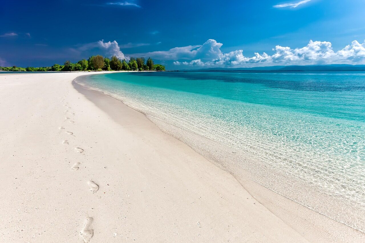 beach, sea, footprints, sand, sandy beach, seashore, shore, coast, coastline, shoreline, tropical island, landscape, tropical, white sand beach, nature, travel, indonesia